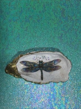 Scripture Dragonfly Oyster Dish with Gold Accent